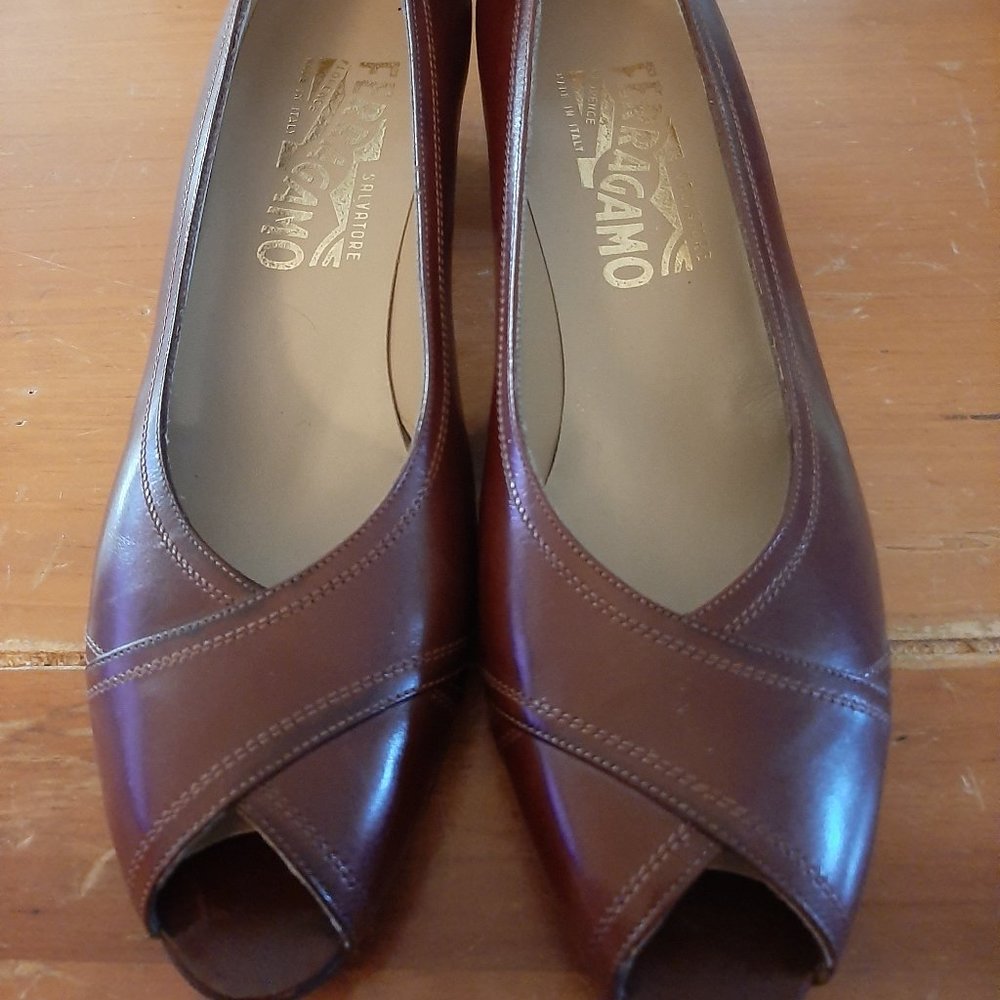 New Ferragamo Brown Leather Pumps
